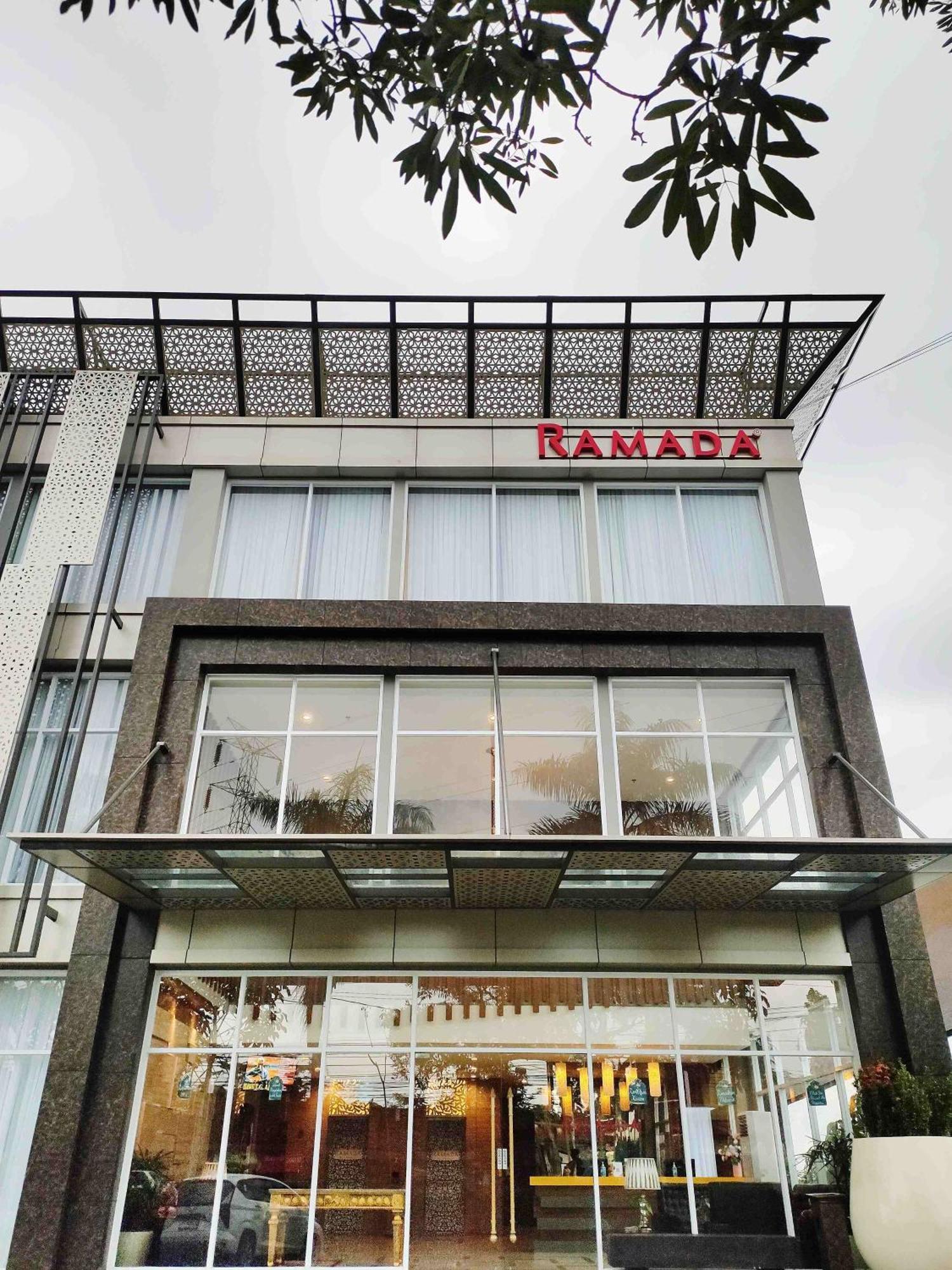 Ramada By Wyndham Yogyakarta Hotel Sleman  Exterior foto